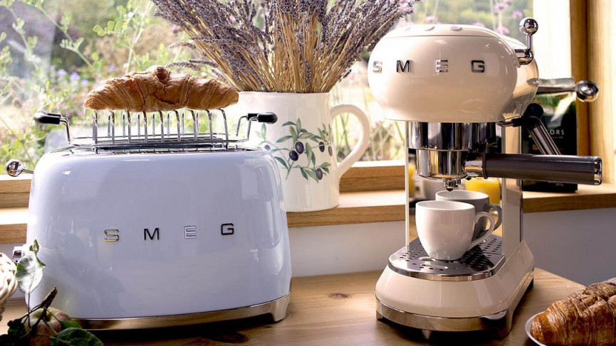 Smeg ECF01 Espresso Machine Review –