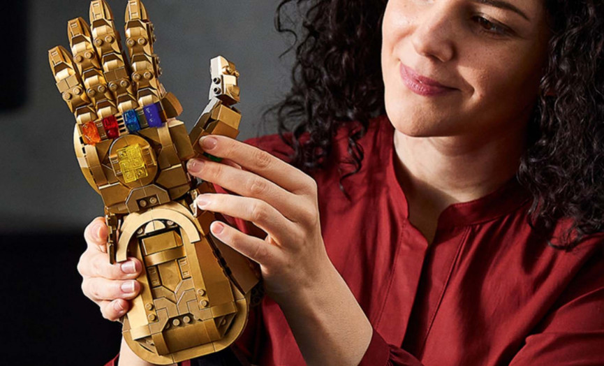 lego infinity gauntlet middle finger